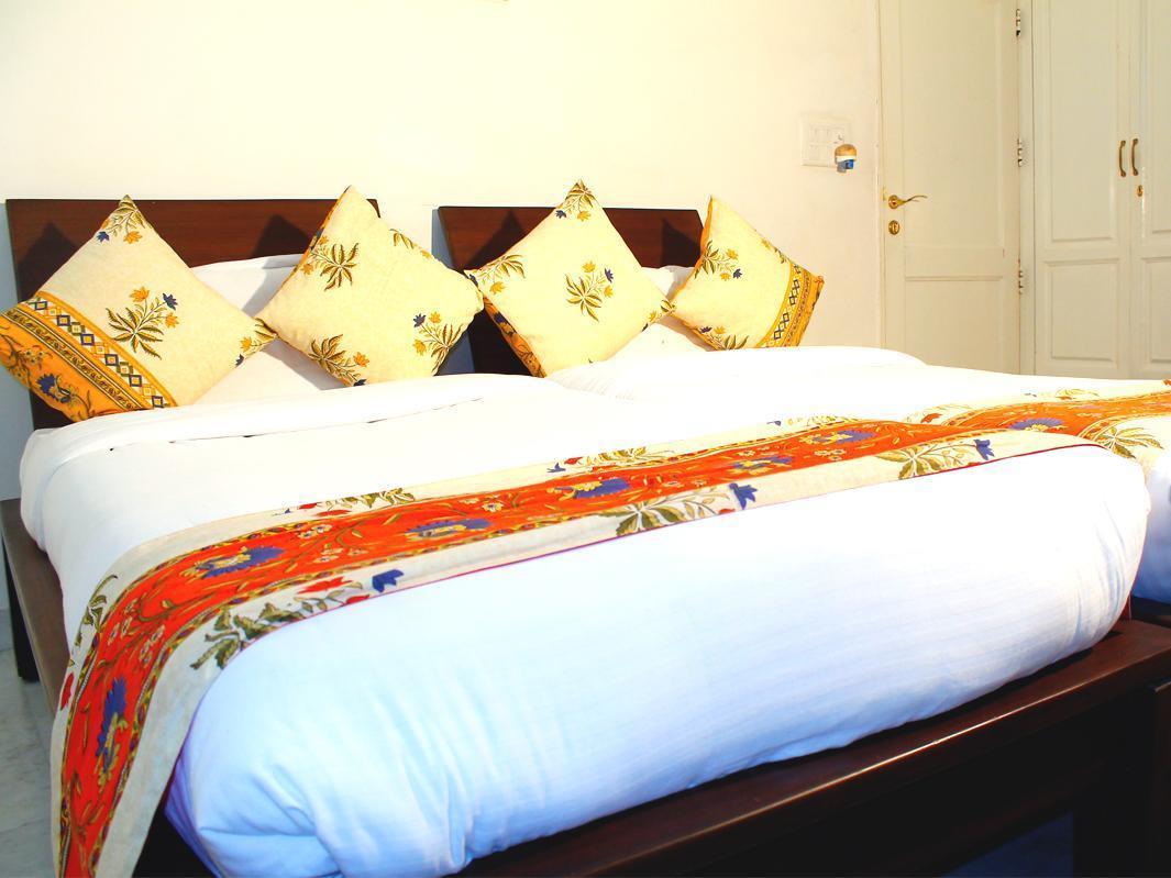 Hotel Mehra Residency At The Airport Neu-Delhi Exterior foto